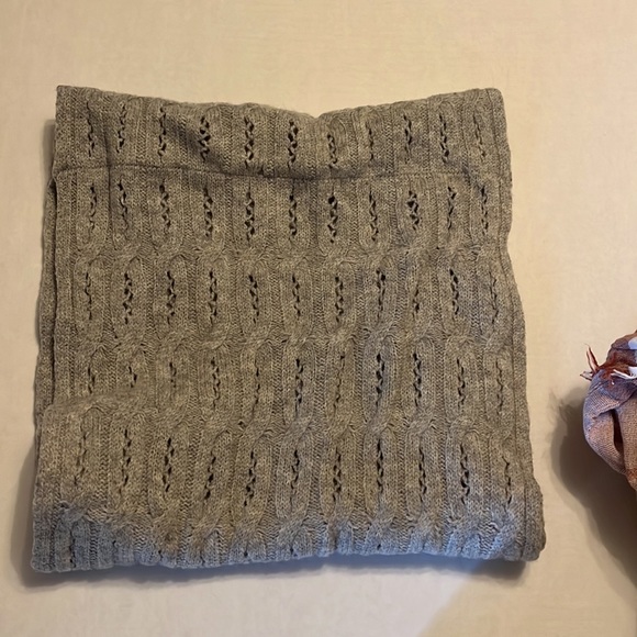 Scarfs - Picture 2 of 3